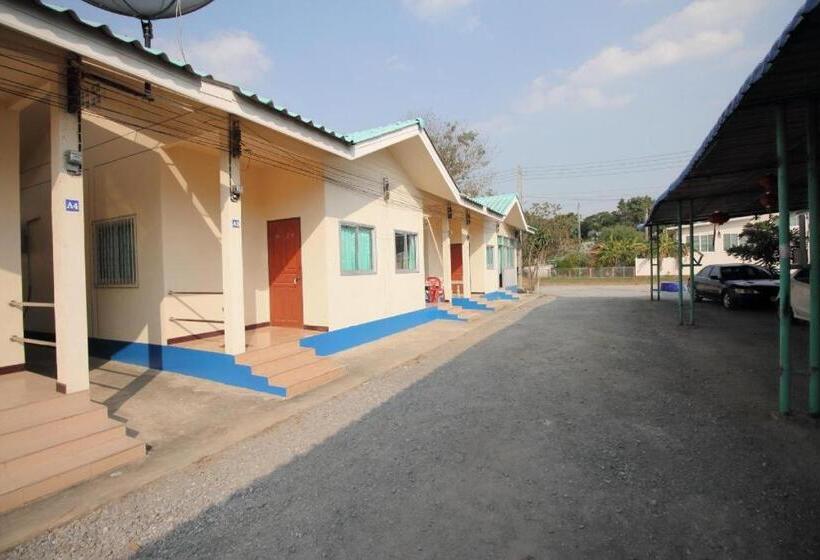 בית מלון כפרי Oyo 496 Chok Phikul Thong Resort