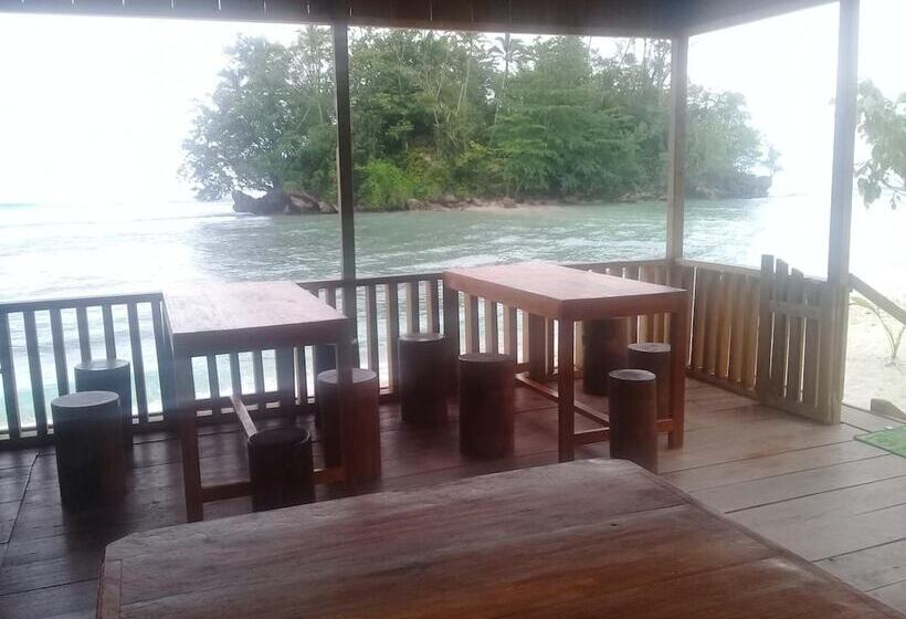 پانسیون Nusa Nalan Beach Resort