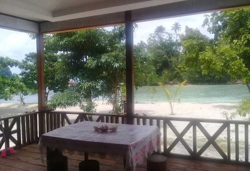 پانسیون Nusa Nalan Beach Resort