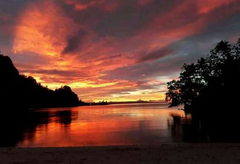 پانسیون Nusa Nalan Beach Resort