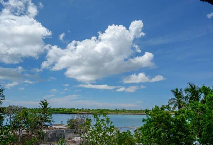 پانسیون Reddoorz @ Tomia Island Wakatobi