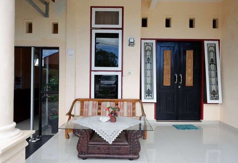 پانسیون Reddoorz @ Tomia Island Wakatobi