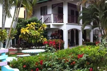 هتل Cabinas Marielos