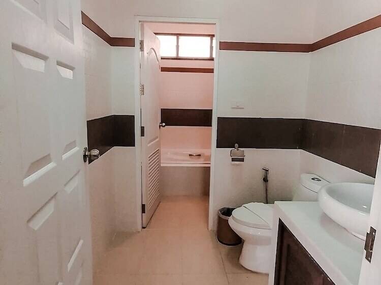 هتل Chaithalay Khanom Resort