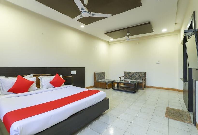 Отель Hill Top By Oyo Rooms