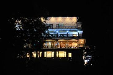 هتل Madhuban Sarovar Portico Mussoorie