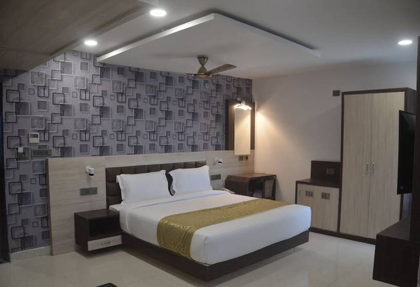 בית מלון כפרי Rajeev Regency