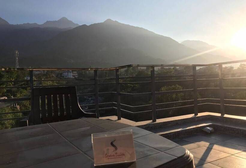 فندق Serene Suites