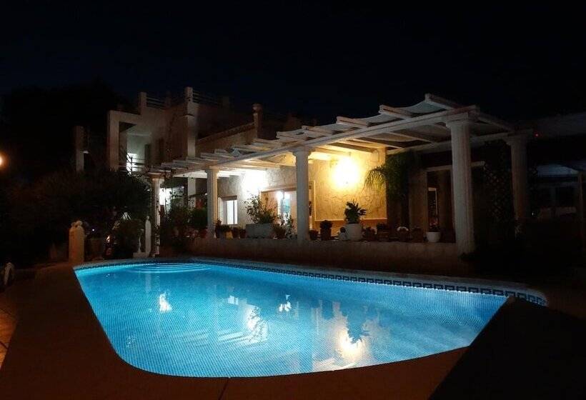 Hostal La Paloma I   Hotel Calpe Grupo