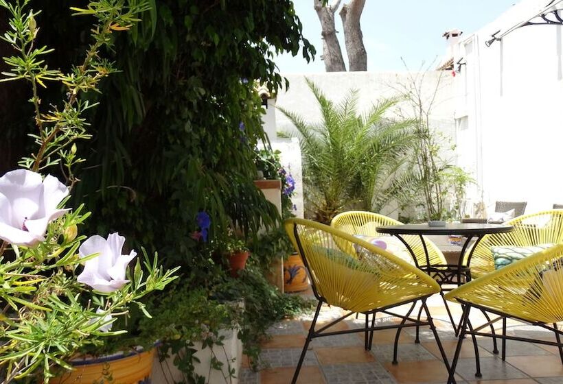 Hostal La Paloma I   Hotel Calpe Grupo
