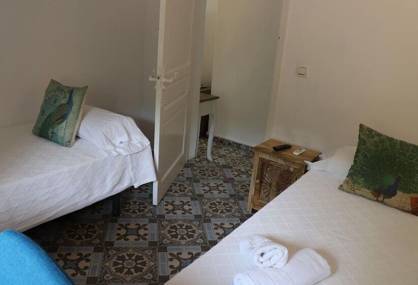 Hostal La Paloma I   Hotel Calpe Grupo