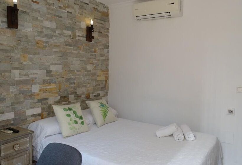 Hostal La Paloma I   Hotel Calpe Grupo