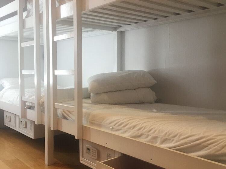 Hostel Lybeer