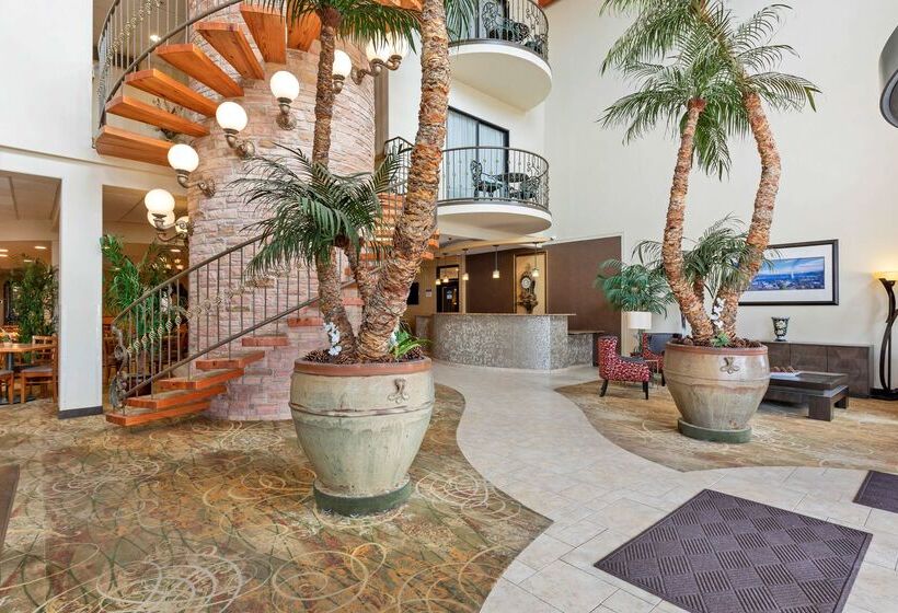 Best Western Plus Swiss Chalet Hotel & Suites
