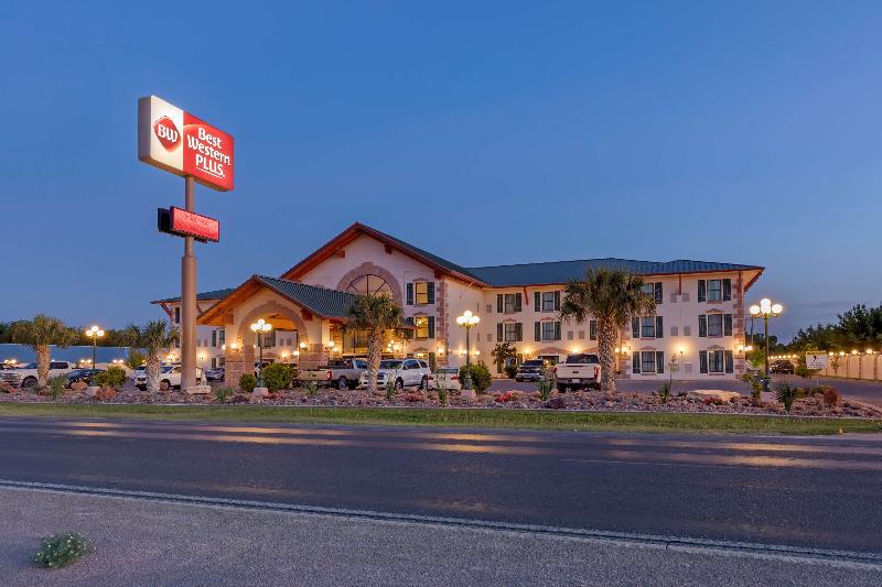 Best Western Plus Swiss Chalet Hotel & Suites