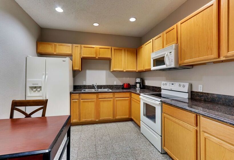 هتل Best Western Plus University Inn & Suites