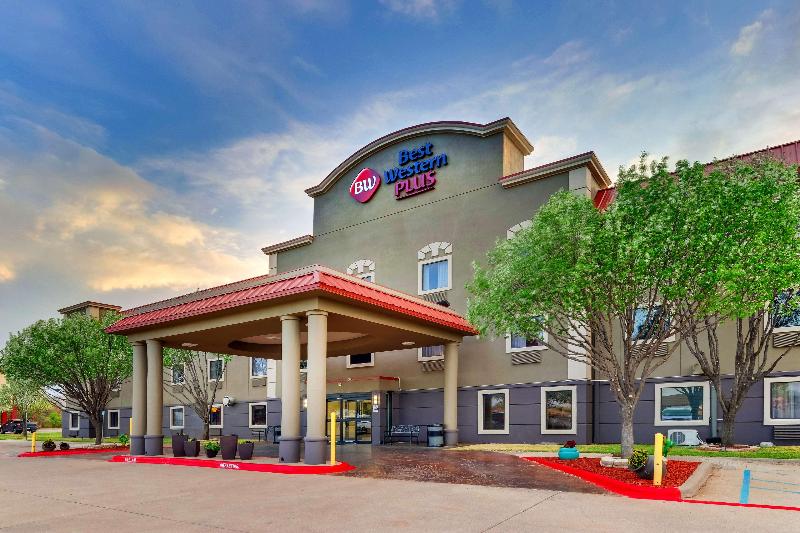هتل Best Western Plus University Inn & Suites