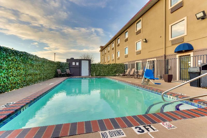 هتل Best Western Plus University Inn & Suites
