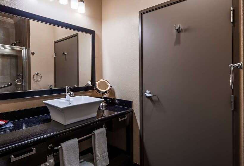 בית מלון כפרי Best Western Premier Crown Chase Inn & Suites