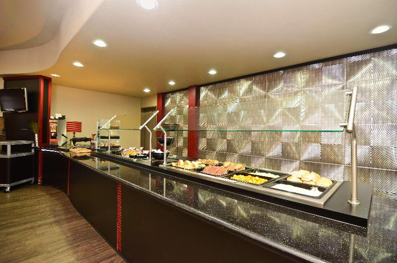 בית מלון כפרי Best Western Premier Crown Chase Inn & Suites