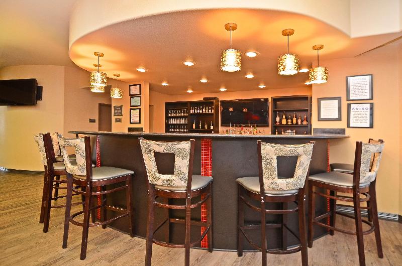 בית מלון כפרי Best Western Premier Crown Chase Inn & Suites