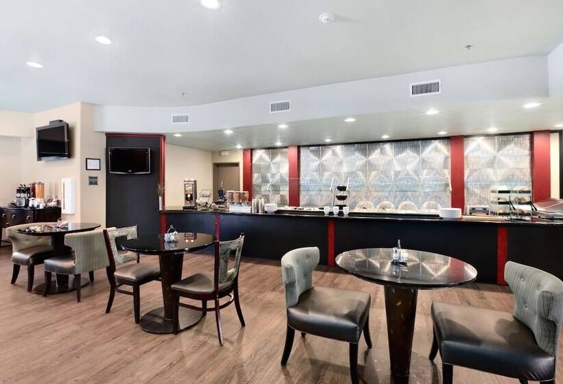 בית מלון כפרי Best Western Premier Crown Chase Inn & Suites