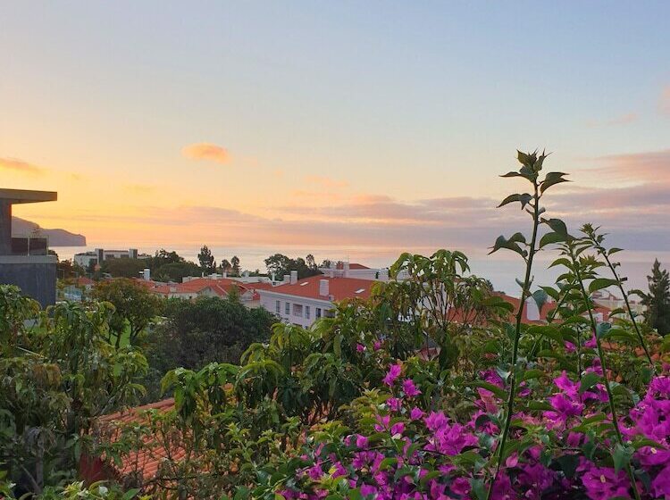 هتل Guesthouse Vila Lusitania