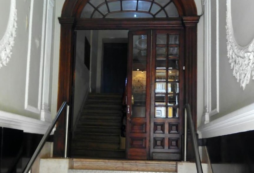 هتل Refuge In Santa Marta Hostel