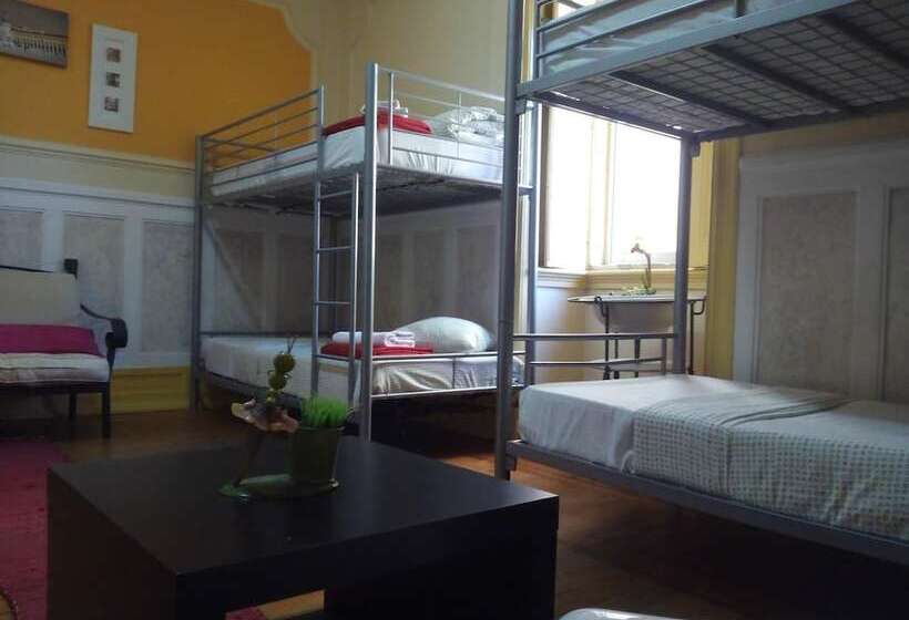 هتل Refuge In Santa Marta Hostel