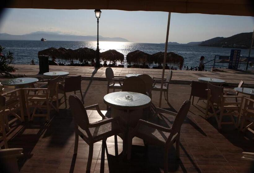هتل Mantas Seaside Boutique