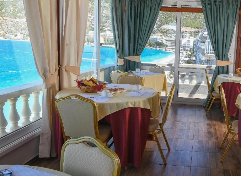 هتل Mantas Seaside Boutique