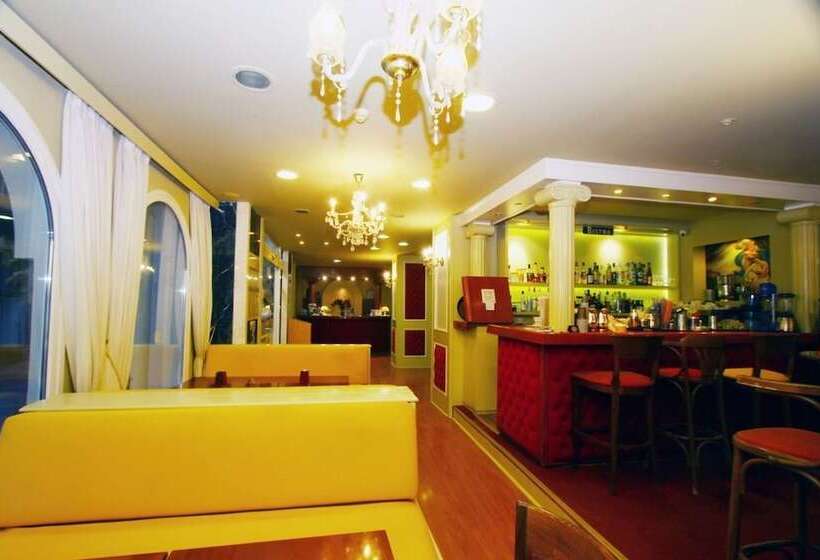هتل Mantas Seaside Boutique