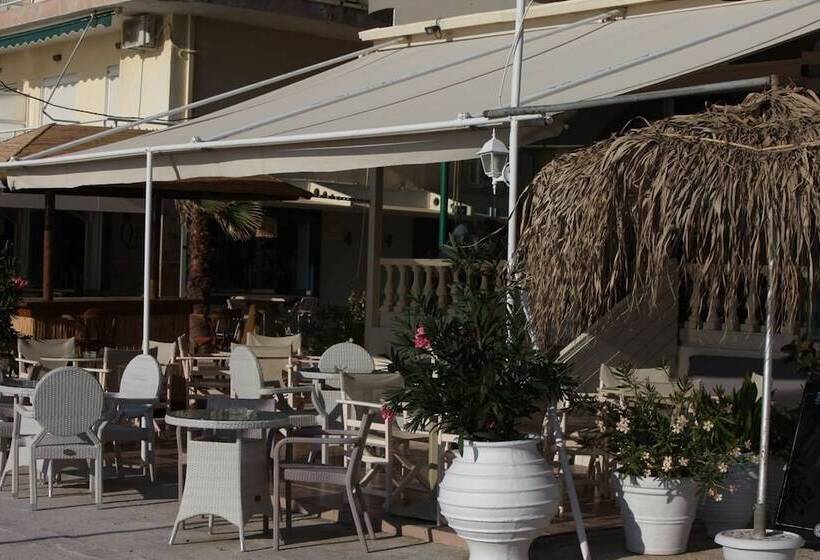 هتل Mantas Seaside Boutique