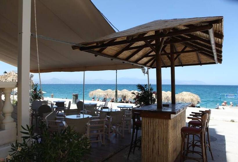 هتل Mantas Seaside Boutique