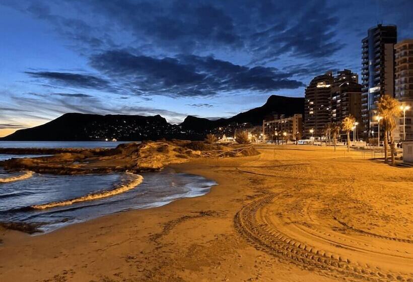 مسافرخانه Safestay Calpe Seafront