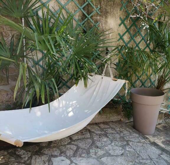 تختخواب و صبحانه La Dolce Vita Justine