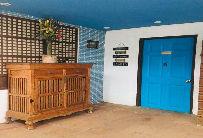 Отель Half Moon Village And Beach House