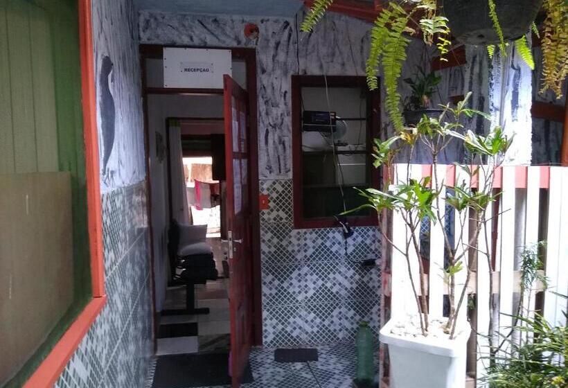پانسیون Shark Tubarao Suites Central Area