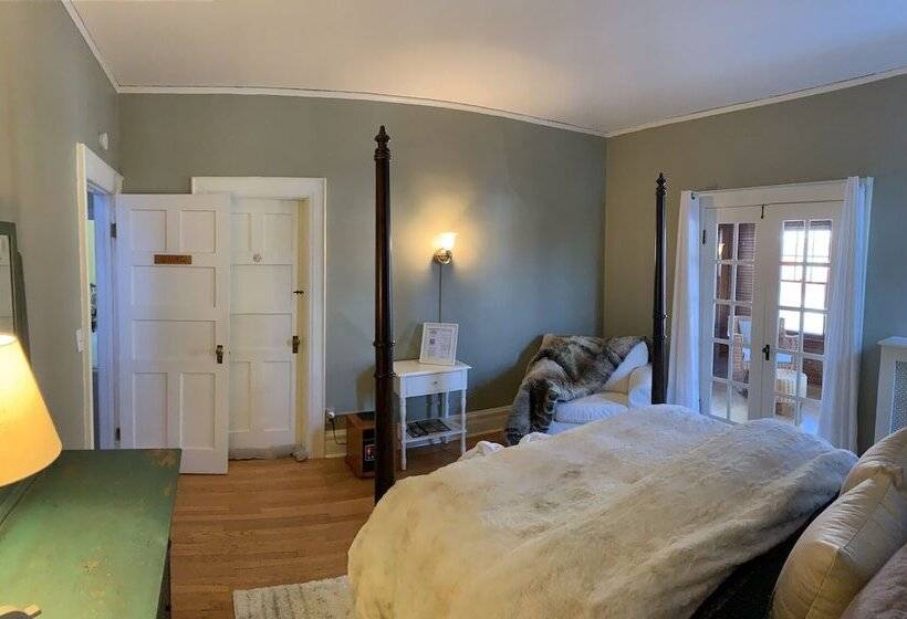 Franklin Manor Bed And Breakfast