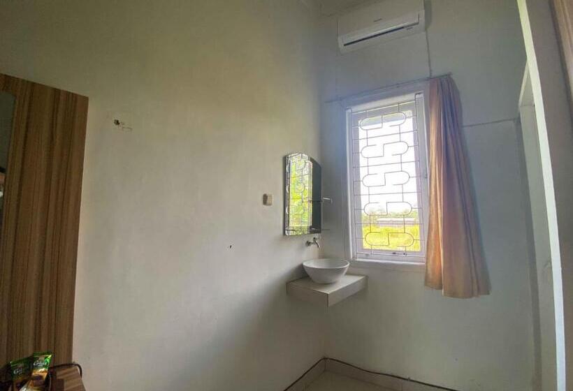 호텔 Ana Inn Ambarawa Mitra Reddoorz