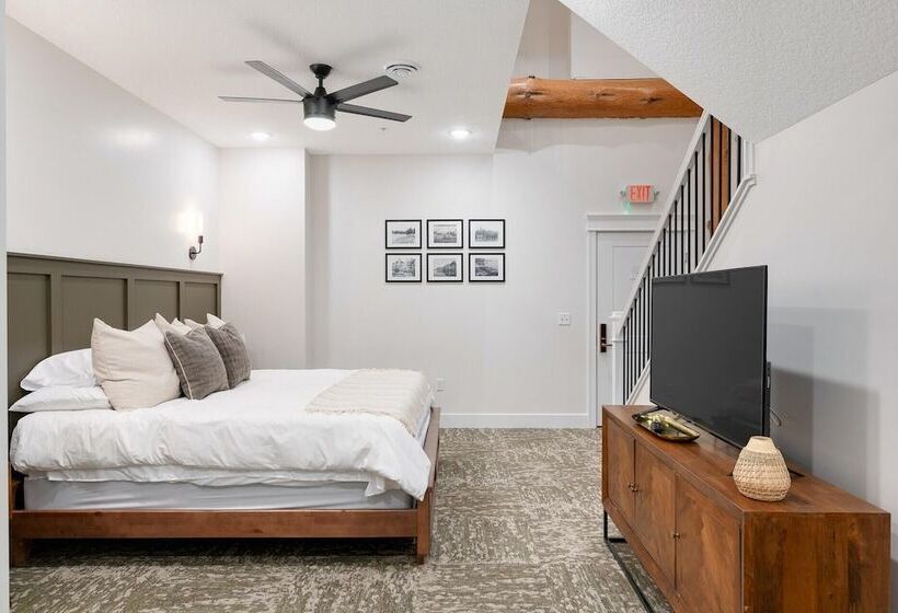 בית מלון כפרי Balsam Lake Lodge