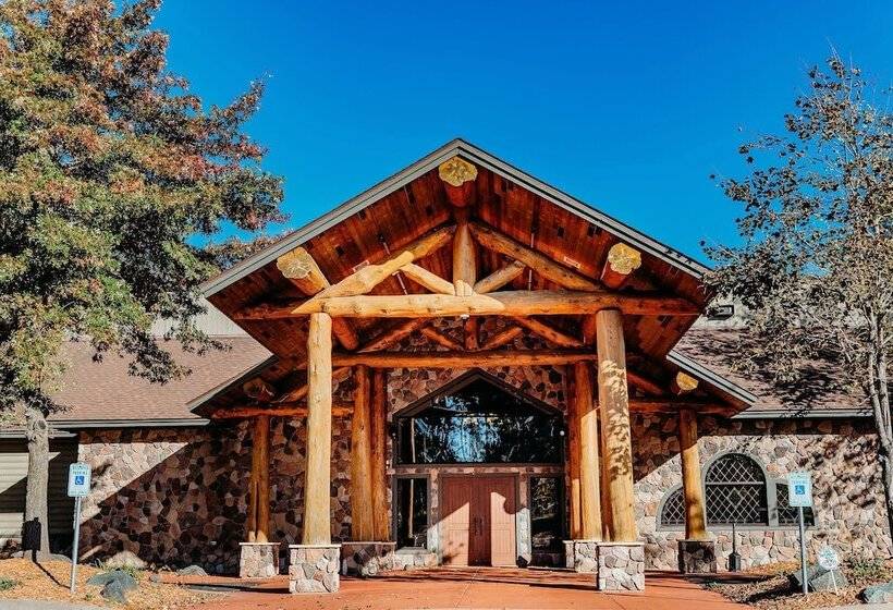 בית מלון כפרי Balsam Lake Lodge