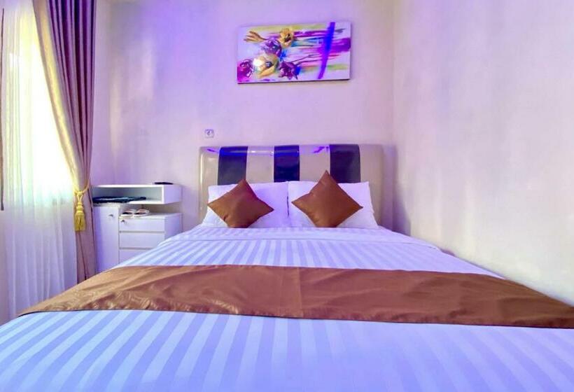 Отель Homestay Banteng Adventure Dieng Mitra Reddoorz
