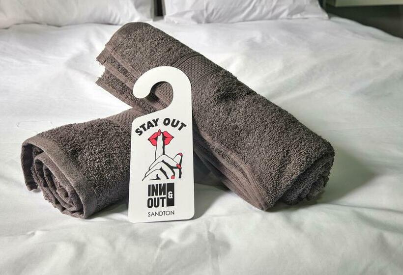 فندق على الطريق Inn & Out Sandton