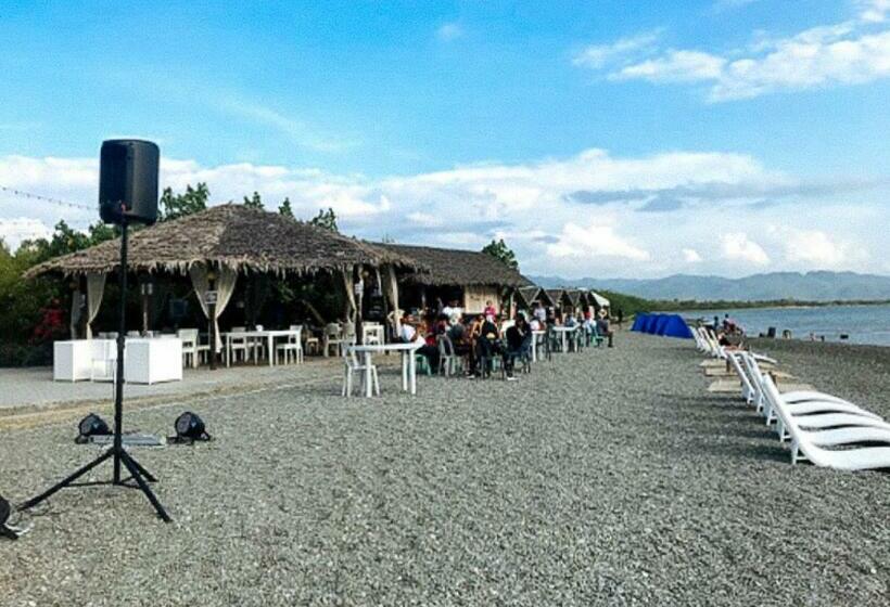 Отель Coco Seaview Beach House