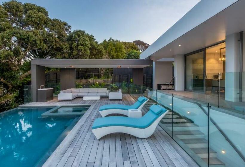 پانسیون Elements Of Castor Bay