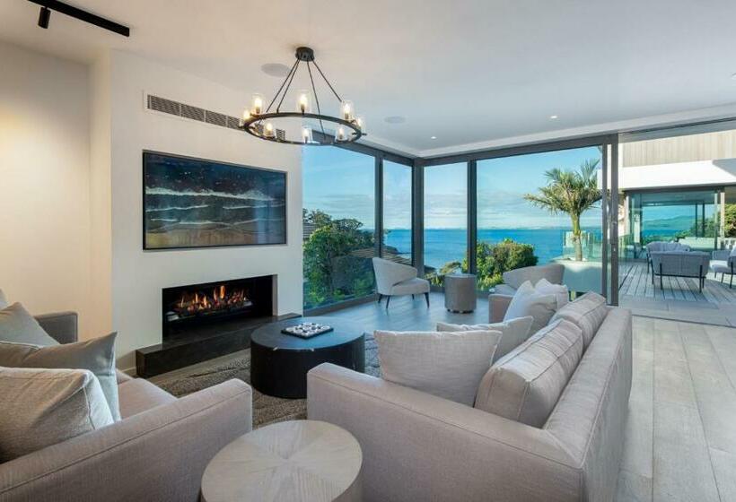 پانسیون Elements Of Castor Bay