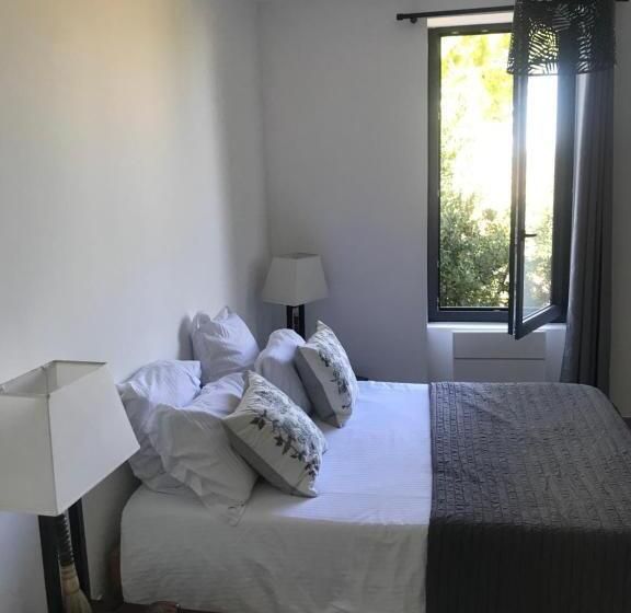 ベッドアンドブレックファースト L Ostalada