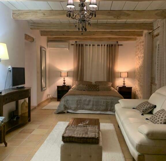Bed and Breakfast Le Mas Des Roses 1884