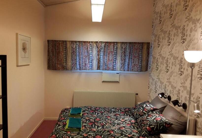 هاستل Knihsgården